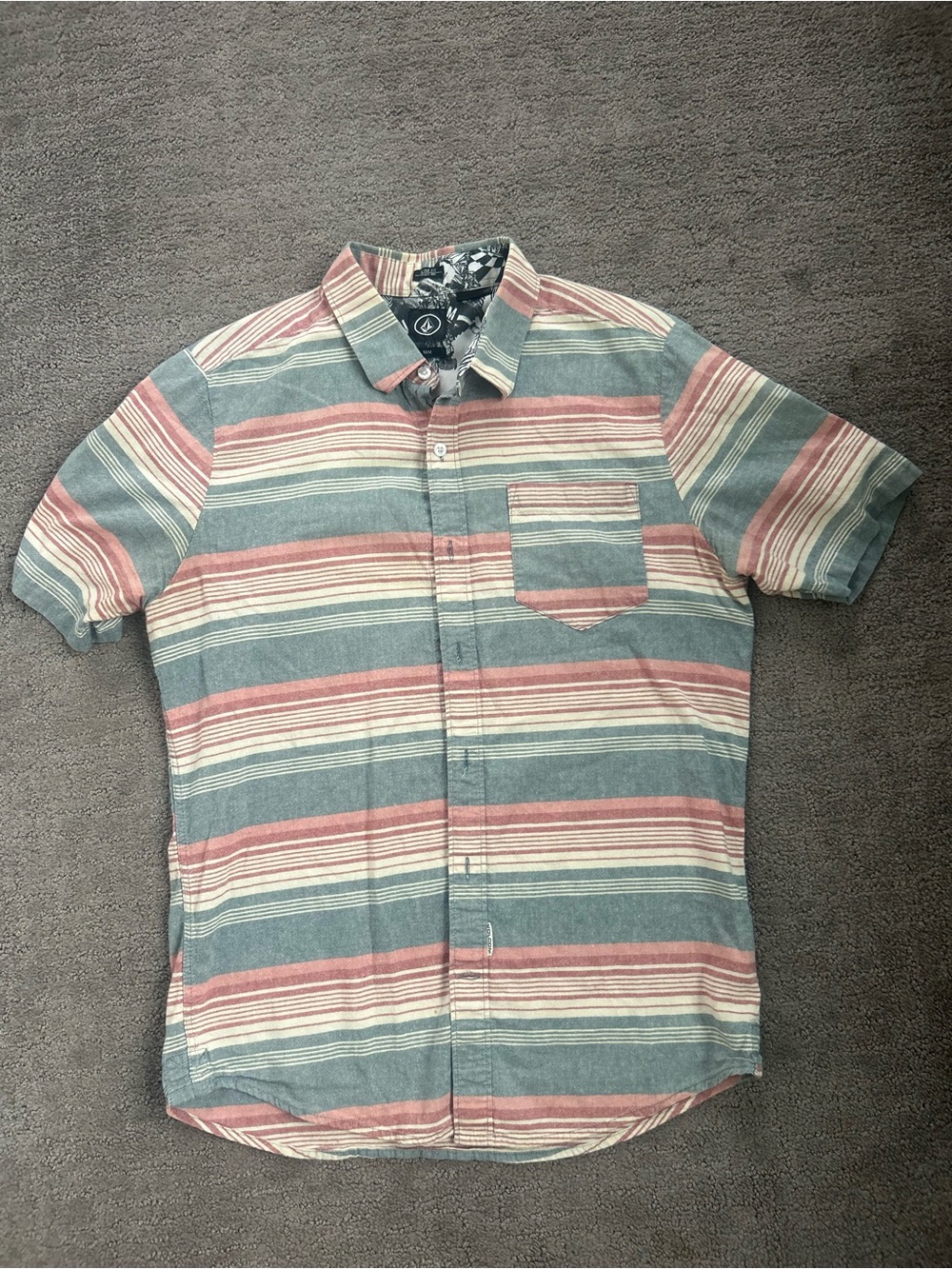 Volcom Men's Short Sleeve Button Up Striped Shirt Medium Slim Fit